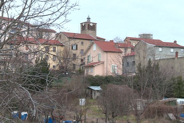 Grigny dans le Rhône, très éloignée de l'image de ville nouvelle de Grigny dans l'Essone.