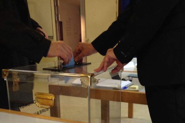 Vote au bureau n°4 de Forbach dimanche 6 décembre