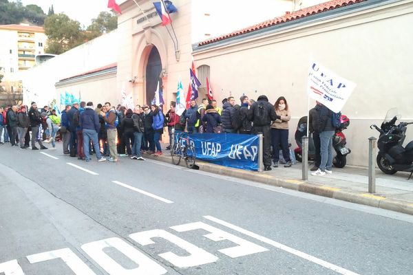 Ils ont manifesté à leur prise de service.