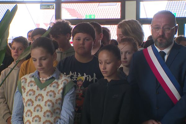 Une minute de silence a été respectée à 14h au collège Albert Schweitzer de La Bassée