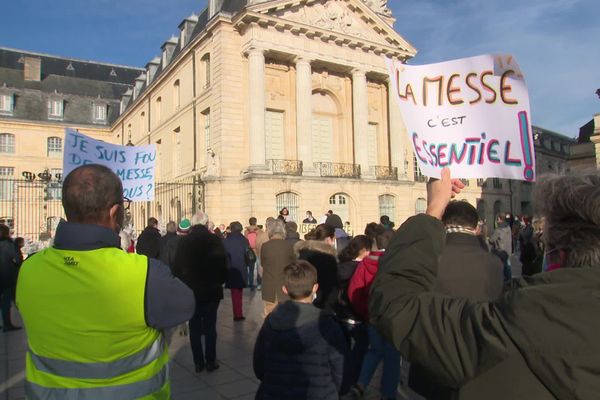 La manifestation a eu lieu sur la place de la Libération à Dijon