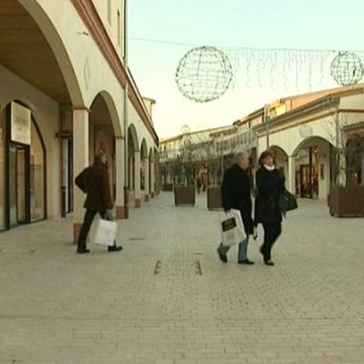 Le Village Des Marques De Nailloux Ouvrira T Il Le Dimanche