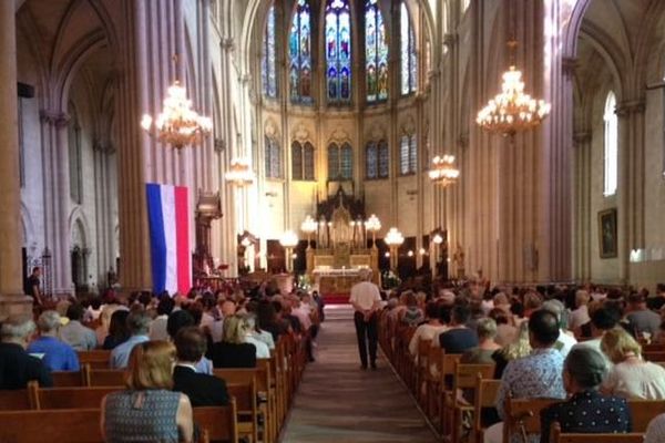 Un millier de personnes, chrétiens et musulmans rendaient hommage au père Jacques Hammel à la cathédrale Saint-Pierre.