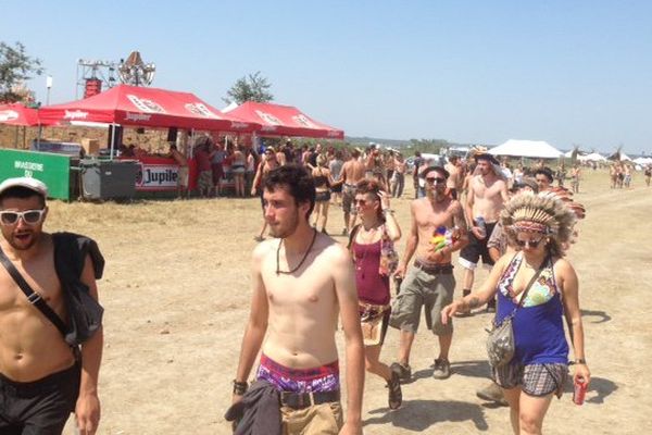 A Beaucaire, les participants de Totemystic arrivent au festival tout juste interdit.