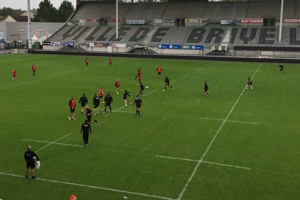 Mise en place studieuse pour des Brivistes concentrés avant de défier le Racing 92.