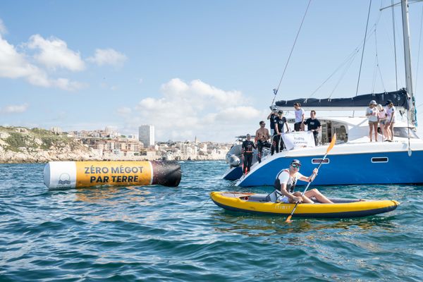 Après le record du monde de collecte de mégots (objectif 1 million) en mobilisant plus de 15 000 bénévoles à Marseille, 5 nageurs de l’Association Swim For Change, ont entamé un parcours de 500 km entre Marseille et Barcelone afin de sensibiliser et inciter les Français à jeter leur mégot à la poubelle. Il seront ce mardi 6 juin à Sète