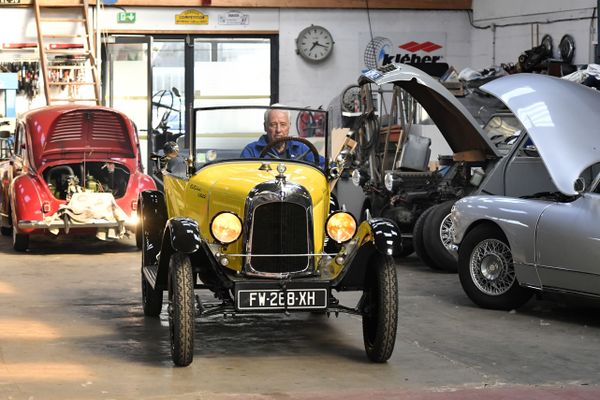 (Image d'illustration : une Citroën 1929) Les véhicules de plus de 30 ans échapperont aux vignette Crit'air qui permettent de circuler dans les ZFE, comme à Lyon, Saint-Etienne ou Grenoble.