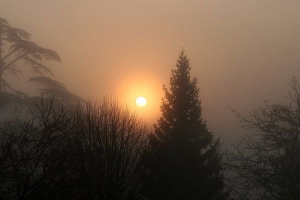 Ambiance matinale et brouillard dans la vallée de la Garonne