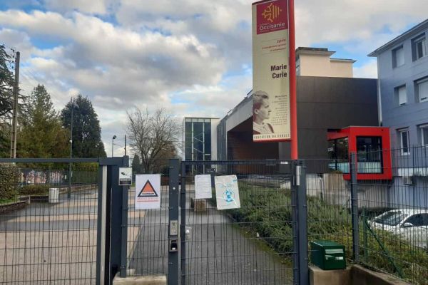 La chute de l'élève externe en classe de terminale s'est produite depuis le 4ème étage du bâtiment de son lycée. L'établissement Marie Curie de Tarbes dans les Hautes-Pyrénées.