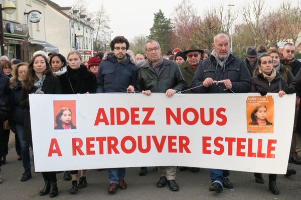 Le samedi 13 janvier 2018, le père d'Estelle Mouzin (au centre) a ouvert une marche silencieuse pour ne pas oublier sa fille disparue le 9 janvier 2003.