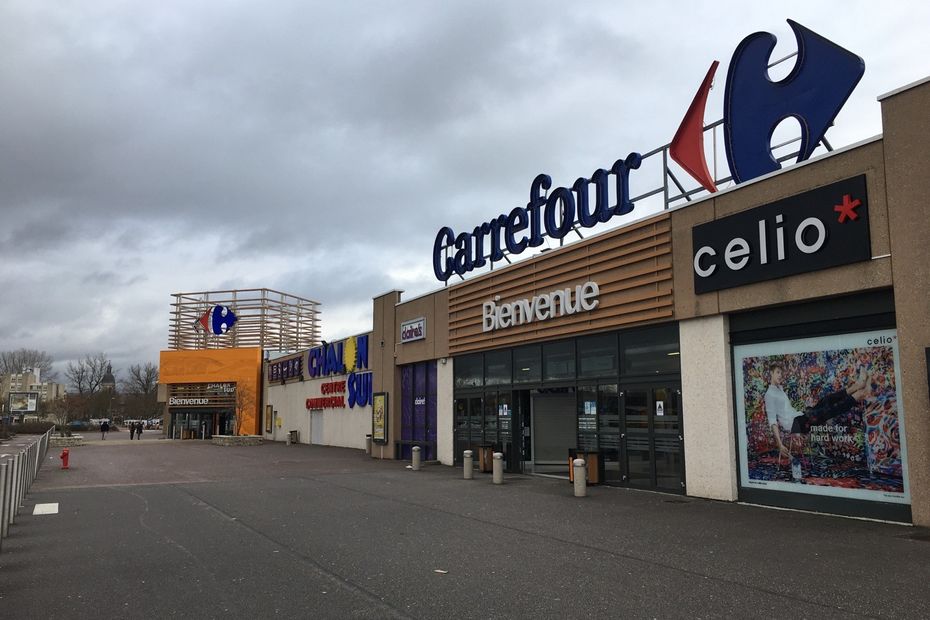 Which shopping centers are closed in Burgundy?