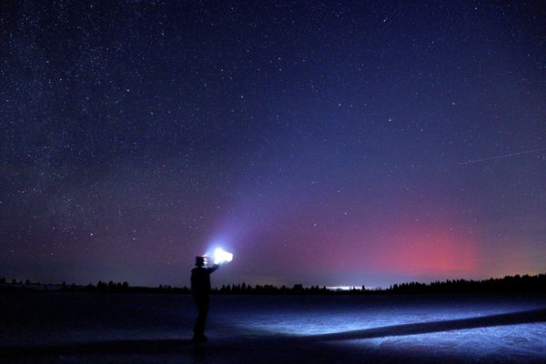 Un ciel incroyable avec une aurore boréale à Bouverans, le 2 janvier 2025.