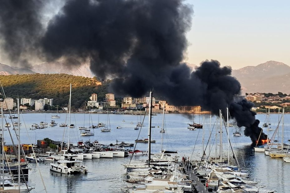 VIDEO. Plusieurs bateaux en feu dans le port d'Ajaccio