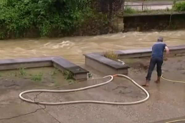 Le niveau d'eau reste élevé ce samedi midi