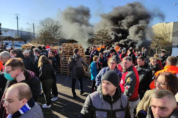 Manifestation sur le site de Benteler à Migennes, le 23 novembre 2021