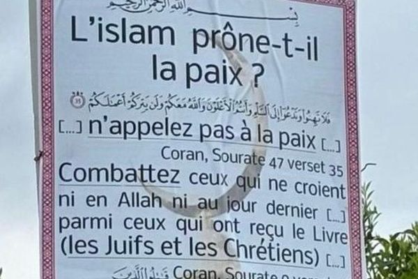 Un exemple de contenu à caractère islamophobe sur l'une des affiches accrochées à Bourg-en-Bresse et condamnées par le maire Jean-François Debat