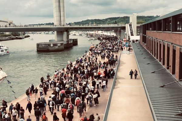 Forte affluence sur les quais de Rouen à l'Armada durant le week-end de Pentecôte.