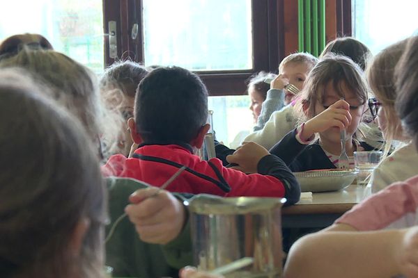 À Argentât, des enfants vont bientôt pouvoir manger à la cantine scolaire pour 1 €.