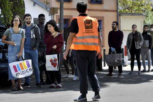 Pendant la crise sanitaire, la banque alimentaire de Toulouse s'est mobilisée pour les étudiants précaires. Toulouse, 14 avril 2020.