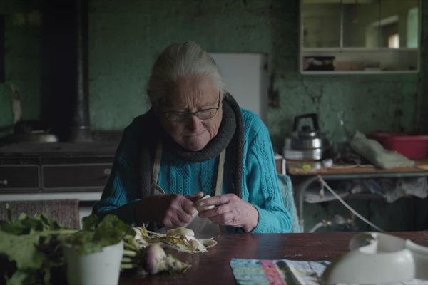 Suzanne vit au rythme des saisons et passe ses journées à s’émerveiller des petits plaisirs de la vie.