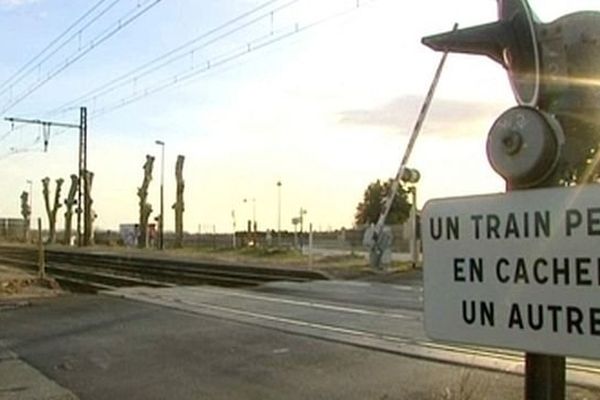 Baillargues (Hérault) - l'un des passages à niveau les plus dangereux de France - archives