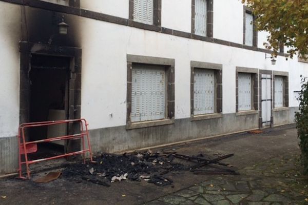 Dans la nuit du 23 au 24 octobre 2016, le centre d'accueil et d'orientation qui doit héberger des migrants dans le cadre du démantèlement de la « jungle de Calais » a été incendié.