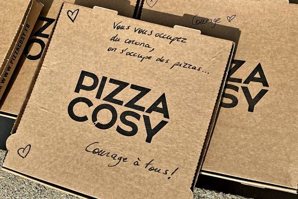 17/03/2020. Crise du coronavirus : 25 pizzas livrées chez les pompiers de Salon-de-Provence ce mardi midi par solidarité