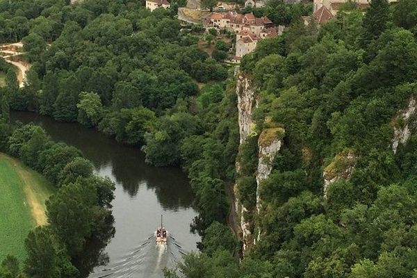 La navigation au pied de Saint-Cirq-Lapopie