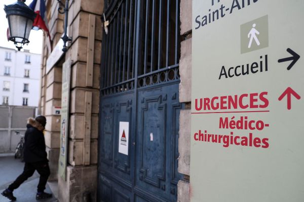 L’entrée des urgences de l’hôpital Saint-Antoine, dans le XIIe arrondissement de Paris.