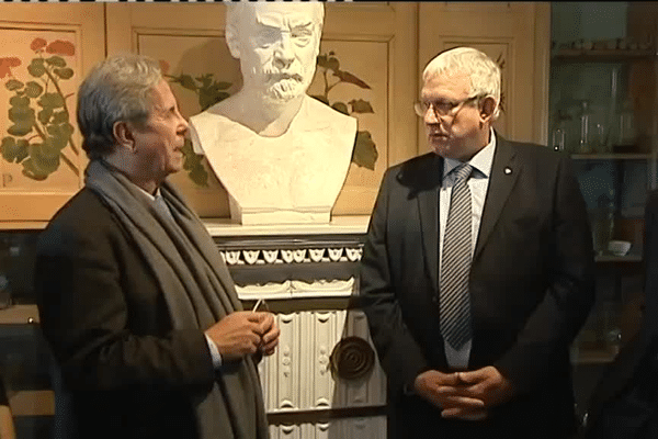 Jean-Louis Debré et Bernard Amiens, maire d'Arbois au Musée Louis Pasteur à Arbois le 25/10/2015.