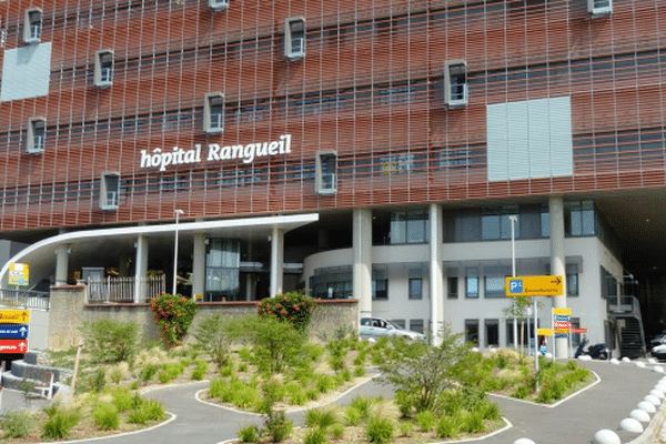 L'entrée de l’hôpital Rangueil à Toulouse 