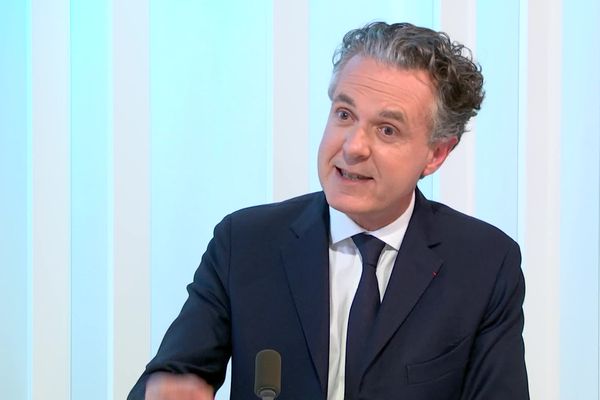 Christophe Béchu sur le plateau de France 3 pays de la Loire, le 25 octobre 2024