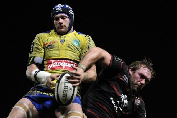 Julien Bonnaire, ici pendant le match de Top 14 qui opposait l'ASM à Toulouse le 5 janvier 2014, vient de prolonger son contrat avec Clermont jusqu'en 2016