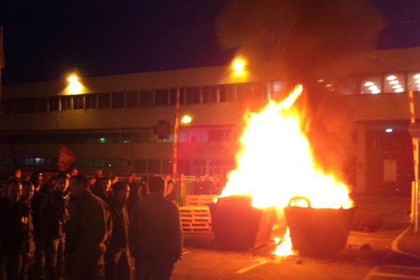 Les salariés de la Fonderie de Bretagne, lors d'un mouvement de grève en janvier 2013