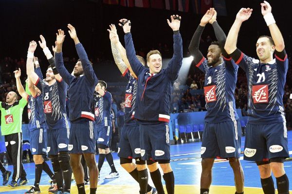 Les Bleus au Stade Pierre-Mauroy ce mardi soir après leur victoire.