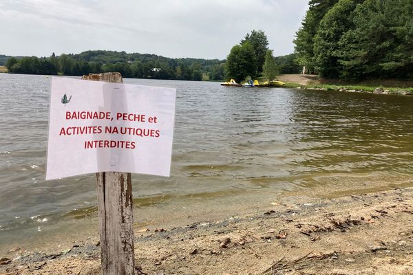 La prolifération des cyanobactéries est liée aux hausses de température de l'eau.