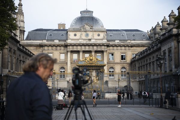 Le procès aura lieu au tribunal de Paris situé sur l'ïle de la cité, devant la cour d'assises spéciale pour les crimes terroristes