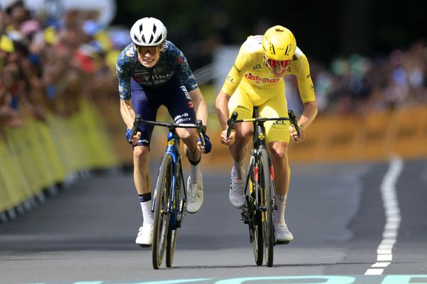 Tour de France 2024, sprint final mardi 10 juillet entre le danois Jonas Vingegaard et le slovène Tadej Pogacar.