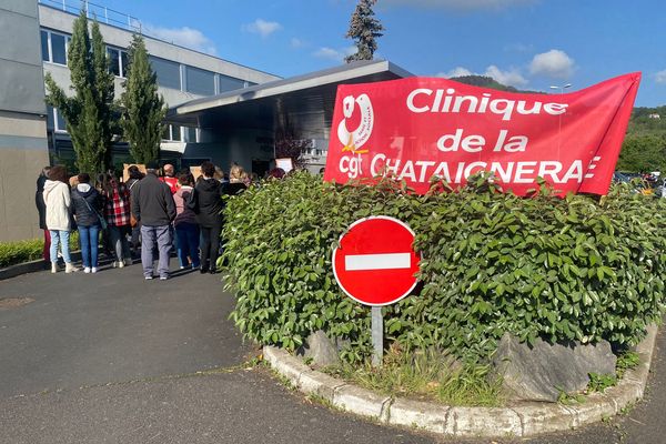 Depuis le vendredi 12 mai, environ un quart des salariés de la Clinique de la Châtaigneraie de Beaumont, près de Clermont-Ferrand, sont en grève.