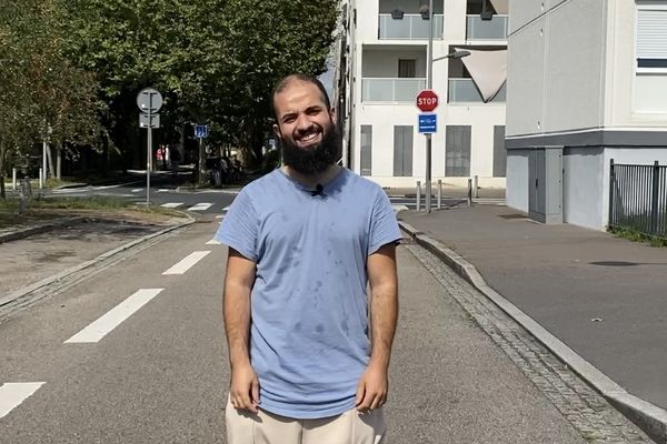 Yassine, "le grand frère" des jeunes du quartier Grammont à Rouen