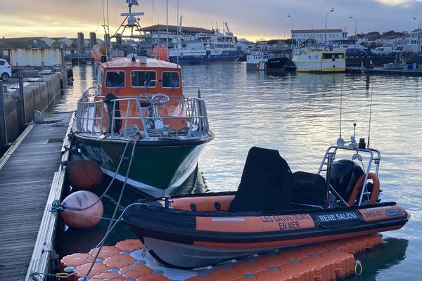 Le canot tout temps et le semi-rigide sont les moyens nautiques de secours de la SNSM de l'île d'Yeu