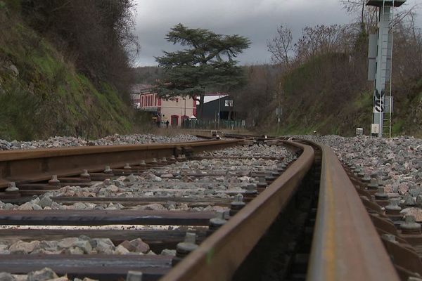 Les trains ne passent plus à Boën, la ligne entre Thiers et Saint-Etienne est interrompue sur 48 kilomètres
