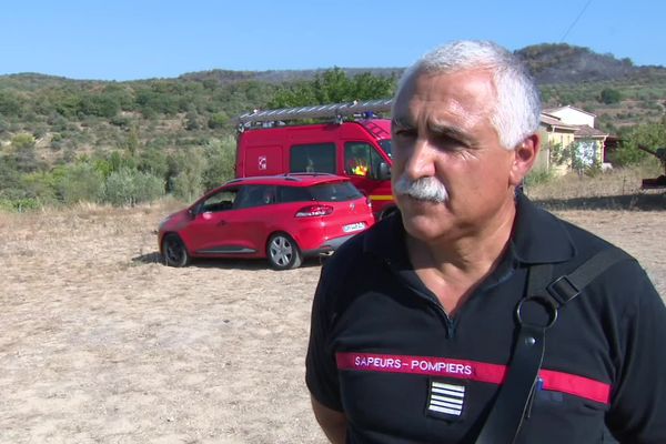 Après le ministre de l'Intérieur, c'est au Service d'incendie et de secours (SDIS) de l'Ardèche de lancer un appel aux employeurs pour libérer les Sapeurs-pompiers volontaires. Depuis de le début de l'année, ce sont près de 2000 hectares qui ont brûlé dans le département. Le patron du SDIS avoue observer un certaine "lassitude et de la fatigue" dans ses effectifs.