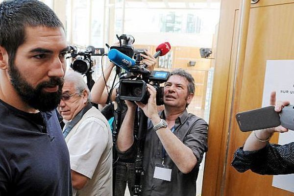 Montpellier - Nikola Karabatic, avant son entrée dans la salle d'audience, au 1er jour du procès des paris suspetcs - 15 juin 2015.