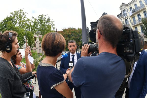 Depuis les révélations du site Mediapart le 26 août dernier, la pression monte sur le maire de Saint-Etienne, Gaël Perdriau.