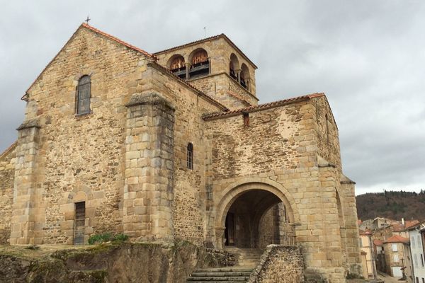 La collégiale Saint-Laurent d'Auzon, photo G. Rivollier