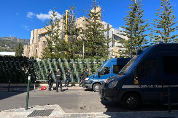 Illustration/ Dispositif de sécurité devant la préfecture de Haute-Corse.