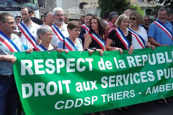 Samedi 16 juin, les habitants et les élus de Saint-Dier-d'Auvergne et des communes environnantes s'étaient mobilisés pour protester contre la fermeture de la gendarmerie. 