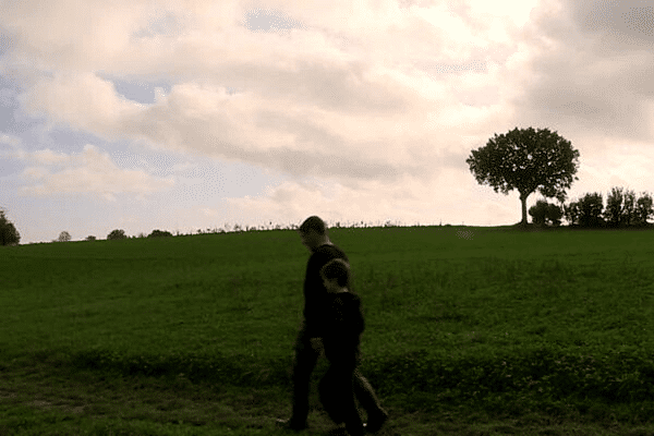 Nicolas Blanchard, agriculteur, transmet à son fils l'amour et le respect de la Terre pour préserver son activité agricole