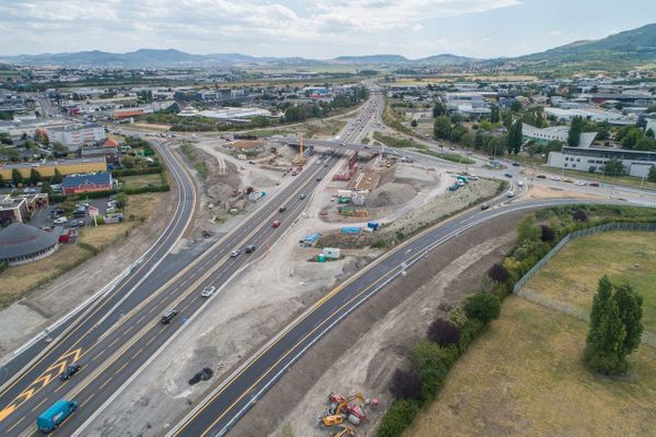 Dans le cadre des travaux d’élargissement à trois voies de l’A75 entre Clermont-Ferrand et le Crest, au sud de l’agglomération, des fermetures sont à prévoir du vendredi 10 au lundi 13 janvier. 